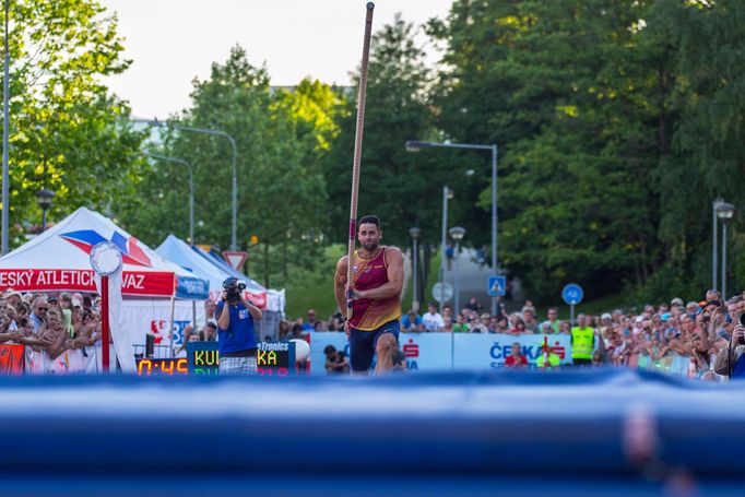 MČR v atletice 2017: Skok o tyči mužů na náměstí