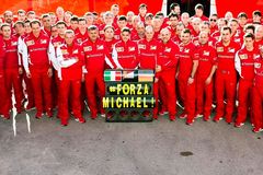 Ferrari a Mercedes před testy F1 povzbuzují Schumachera