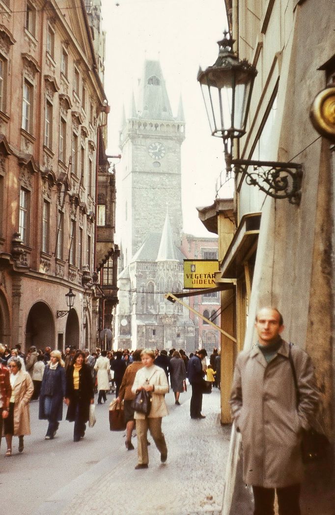 Věž Staroměstské radnice. Pohled z Celetné ulice v Praze. Rok 1976