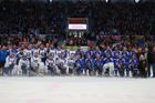V neděli odpoledne se sešla na plzeňském ledě hokejová smetánka, aby se tu exhibičně rozloučila s profesionálními kariérami Martina Straky a Jaroslava Špačka.