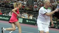 To Steffi Grafová a Andre Agassi jsou nejen nejprominentnější manželskou dvojicí tenisové historie - jako singlisté v součtu vyhráli neuvěřitelných třicet grandslamových turnajů - ale jsou i téměř dokonale vzorným párem bez skandálů.