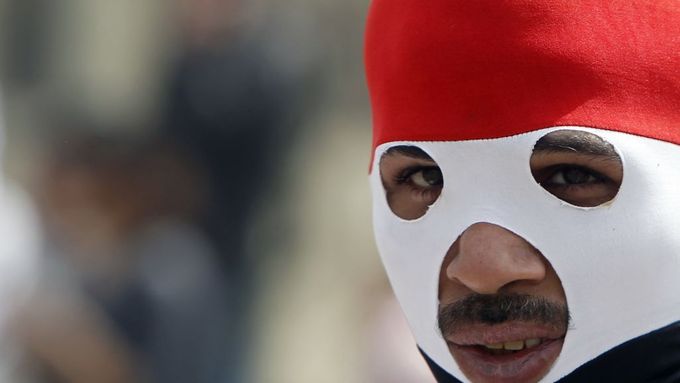 Demonstrant na káhirském náměstí Tahrír, 1. dubna.