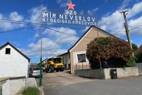 "Otíku, jsi doma?" Družstevníci obsadili lány a Vesnička má středisková zase ožívá