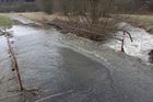 Na jihu Čech stoupají hladiny řek, pršet bude dál