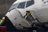 25. února - Od začátku roku neuběhly ani dva měsíce a svět obletěly další děsivé snímky. Poblíž amsterdamského letiště Schipol havaroval letoun Turkish Airlines se 135 lidmi na palubě. Při dopadu na zem se rozlomil na tři části. Většina pasažérů ovšem katastrofu zázračně přežila. Podle oficiálních údajů zemřelo devět lidí, dalších 50 bylo zraněno.