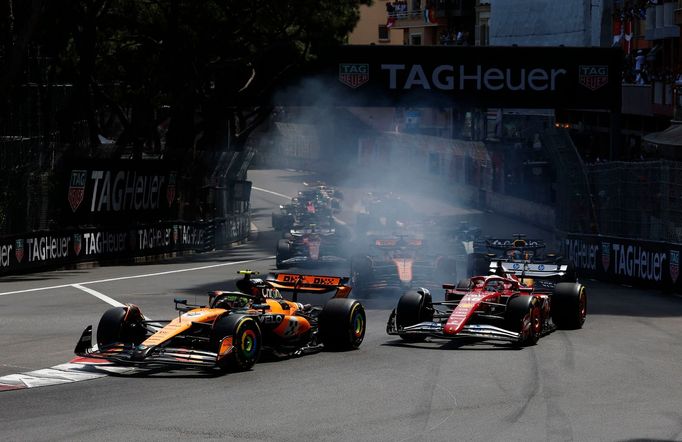 Lando Norris, McLaren a Charles Leclerc, Ferrari ve VC Monaka F1 2025