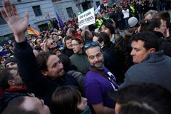 Plné zuby politiků. Španělé v Madridu demonstrovali za změny