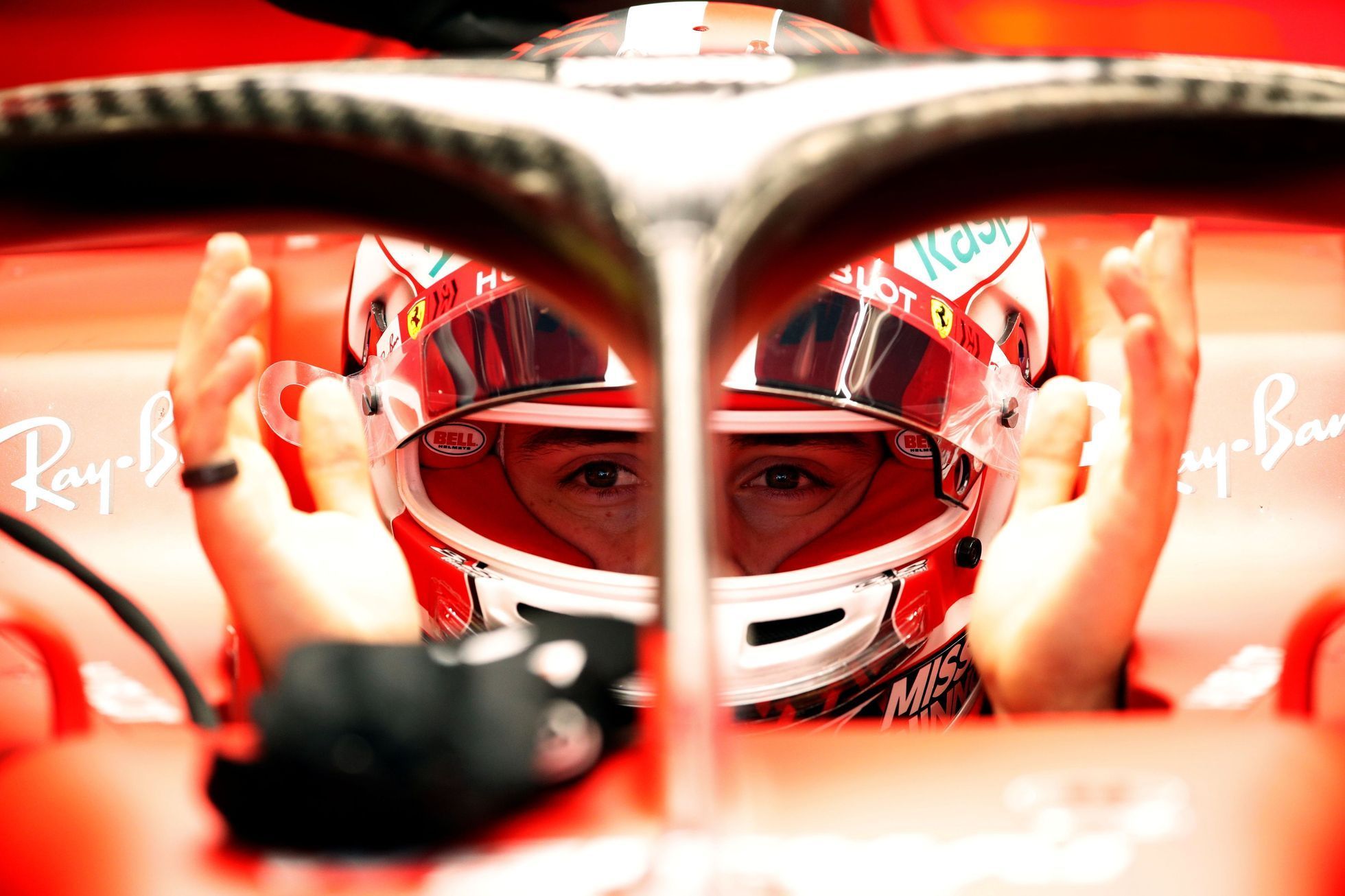 Charles Leclerc ve Ferrari při druhých testech F1 v Barceloně 2020