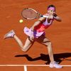 Lucie Šfářová v semifinále French Open 2015 proti Aně Ivanovičov