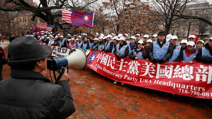 Demonstranti před Bílým domem žádali demokratizaci Číny.