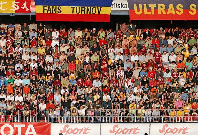 Plné tribuny jsou na českých stadionech vzácnost.