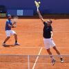 Tenis, Prague Open 2013, čtyřhra: Vahid Mirzadeh (modrý) a Denis Zivkovic