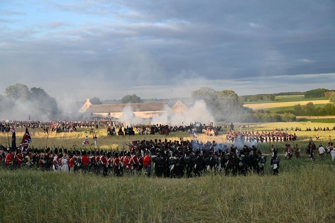 Rekonstrukce bitvy u Waterloo.