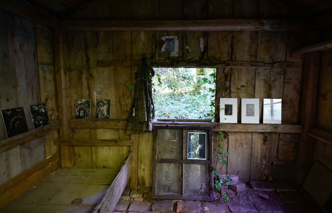 Expozice v zahradním altánu, kde Reynek tvořil.