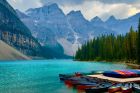Moraine Lake, národní park Banff (Kanada).