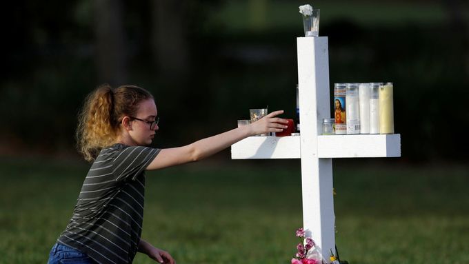 Pieta za oběti masakru na Floridě.