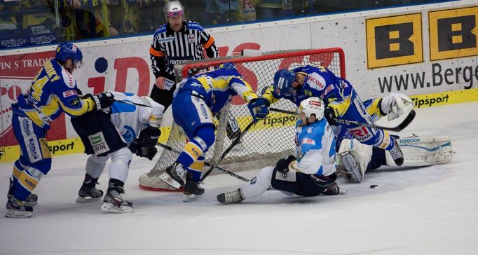 Hokej, Zlín - Plzeň: Jan Kovář dává gól na 1:1