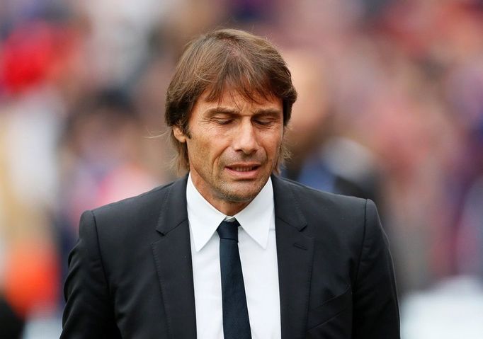 Zklamaný trenér Chelsea Antonio Conte