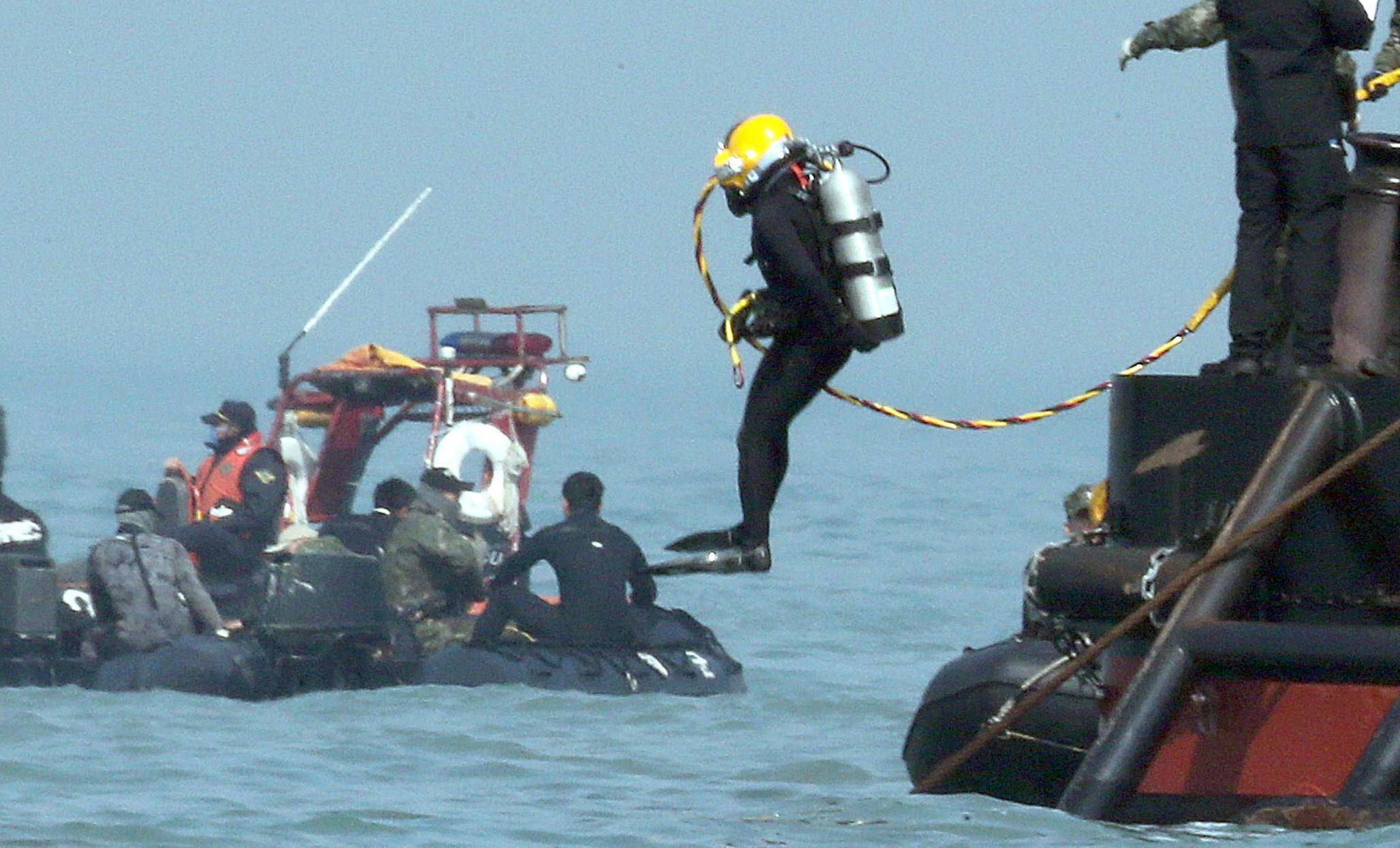 Potopený trajekt Sewol - potápěč