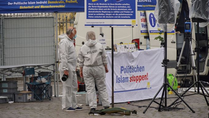 Policie na místě útoku v německém Mannheimu z pátku 31. května 2024