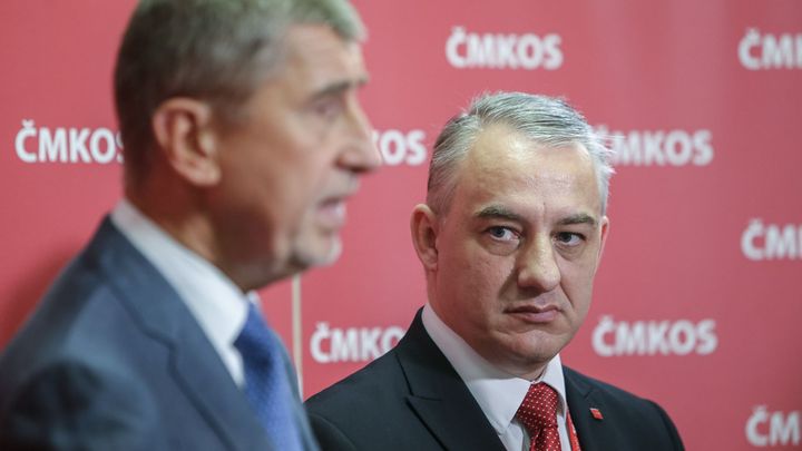 Přidejte učitelům celých deset procent jako ostatním, žádají vládu odbory