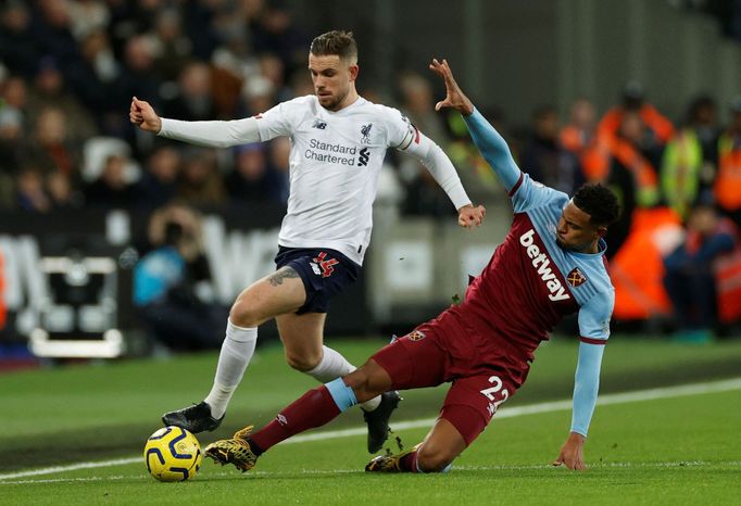 Soccer Football - Premier League - West Ham United v Liverpool - London Stadium, London, Britain - January 29, 2020   Liverpool's Jordan Henderson in action with West Ham