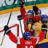 Martin Erat a Milan Michálek se radují z gólu ve čtvrtfinále MS Švédsko - Česko