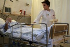 Nemocnice v Brně vybírá od pacientů poplatky za TV
