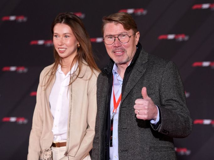 Zahájení sezony F1 75: mistr světa F1 Mika Häkkinen a jeho dcera Aina Julia 1Häkkinenová