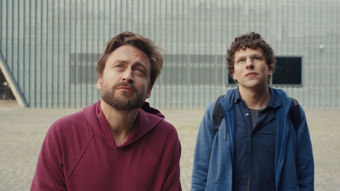 Film Opravdová bolest česká kina promítají od minulého čtvrtka.