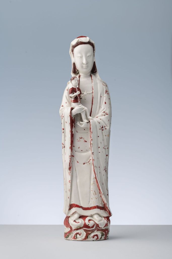 Sbírka umění Asie a Afriky Národní galerie se rozrostla o porcelánovou sošku Kuan-jin jako Madony s dítětem, která pochází zhruba z roku 1700.