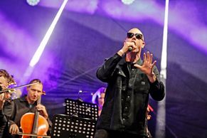 Reportáž: Spojili hiphop s orchestrem. Vladimir 518, 7krát3 a další rotovali na pódiu