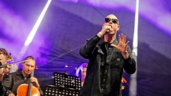 Reportáž: Spojili hiphop s orchestrem. Vladimir 518, 7krát3 a další rotovali na pódiu