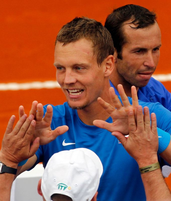 Čeští tenisté Tomáš Berdych a Radek Štěpánek ve čtyřhře semifinálového utkání Davis Cupu s Argentinci.