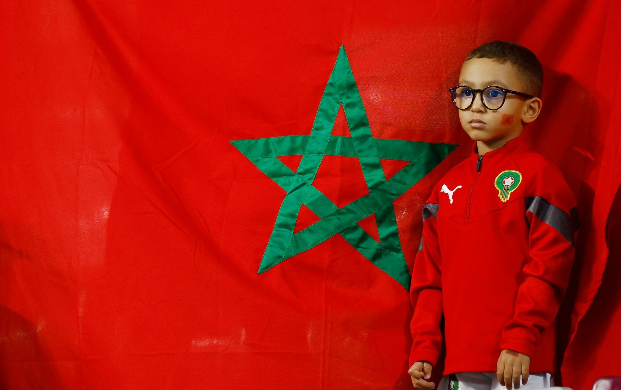 Malý marocký fanoušek před zápasem o 3. místo na MS 2022 Chorvatsko - Maroko