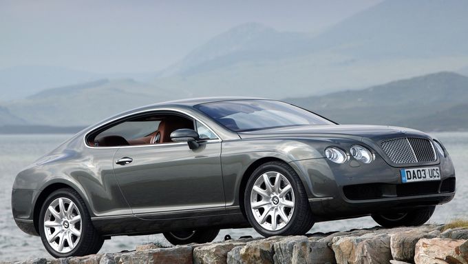 Půvabný Piëchův omyl slaví 20 let. Bentley Continental GT měl být vlastně Rolls-Royce