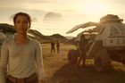 Recenze: Netflix s výpravnými triky oživil sci-fi seriál, který kdysi skončil i kvůli Star Treku
