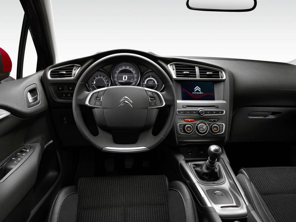 Citroën C4 facelift 2015 - interiér