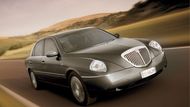 Lancia Thesis je nikdy nepochopený top sedan italské automobilky. Díky svému netradičnímu vzhledu vás buď uchvátí, nebo se vám z něj bude dělat zle. Posádku ale dokáže hýčkat naprostým komfortem. Problém je s díly, které se hůře shání. Našli jsme Lancia Thesis 2.4 JTD (2004, 171 000 km) za 89 900 Kč.