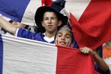 Francouzští fanoušci v Paříži na stadionu v Parku Princů, kde budou sledovat semifinále MS Franci - Portugalsko.