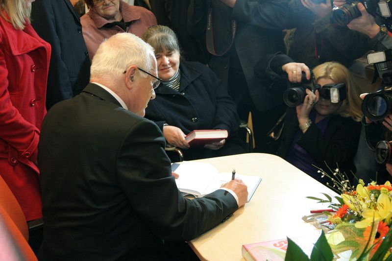 Autogramiáda Václava Klause