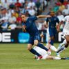 Franck Ribéry a Glen Johnson v utkání Francie - Anglie na Euru 2012