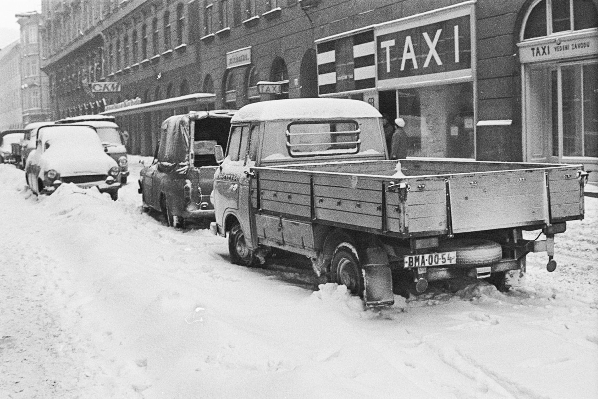 Retro, taxislužba, historie, Československo, Česko, Auto