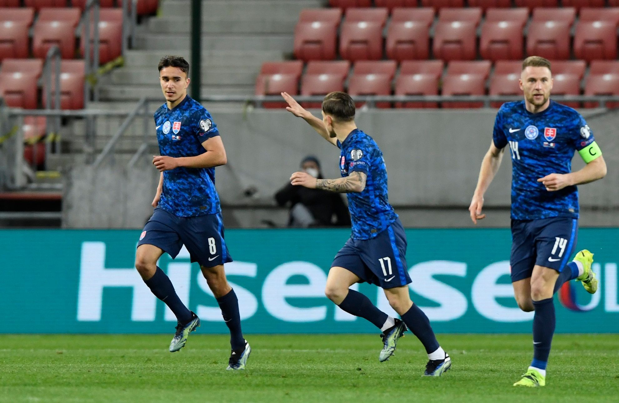 Radost hráčů Slovenska v zápase kvalifikace MS 2022 Slovensko - Malta