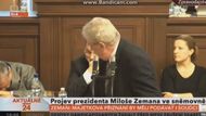 Další oblíbené video: Prezident Miloš Zeman budí tehdejšího ministra zahraničí a svého soka ve finále prezidentské volby Karla Schwarzenberga.