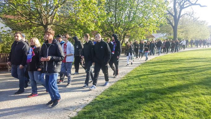 Pochod plzeňských fanoušků za Františka Rajtorala