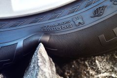 Letos přichází na trh několik úplně nových pneumatik, které mají například lépe odolat defektu