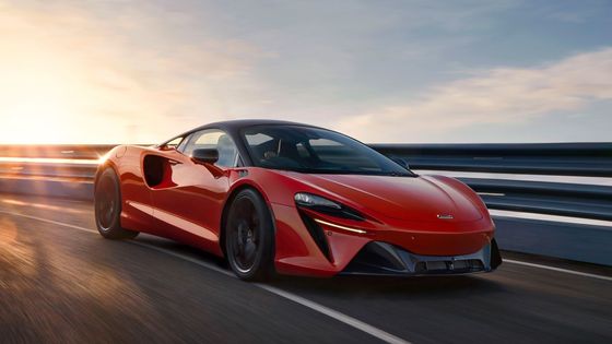 Artura je novým plug-in hybridním supersportem McLarenu.