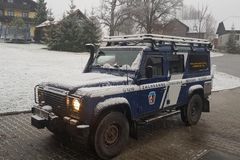 Pozor na namrzající silnice, varují meteorologové. Na Kvildě napadl první sníh