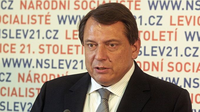 Jiří Paroubek. (Snímek z volební kampaně 2013.)